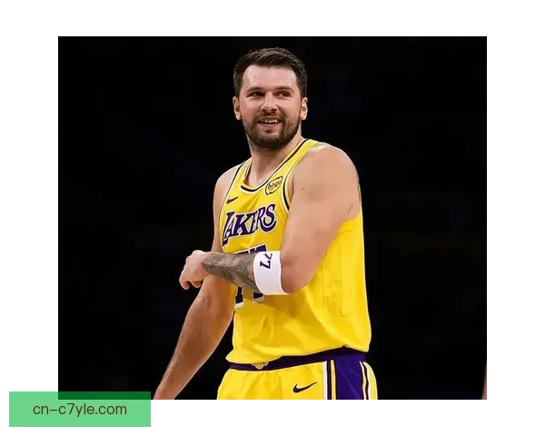 东契奇约基奇首节狂飙双星对轰